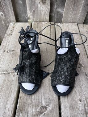 CHARLES STYLE BASKET WOVEN  RAFFIA BLACK LACE UP HEELS SIZE 8.5M